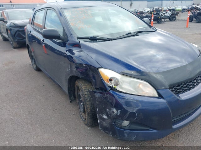 12597286 :رقم المزاد ، 2T1KU4EEXAC424298 vin ، 2010 Toyota Matrix مزاد بيع