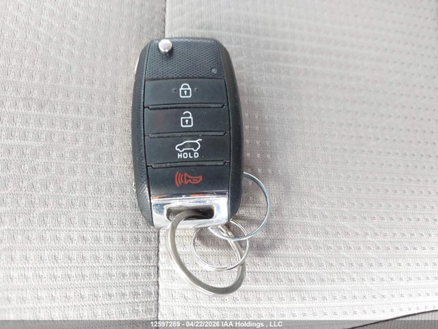 KNDMB5C17K6556092 KIA SEDONA LX