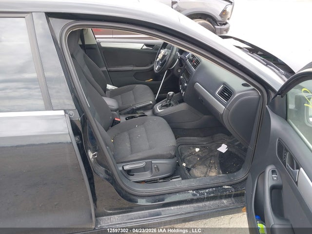2013 Volkswagen Jetta 2.5l Comfortline/2.5l Sportline მანქანა იყიდება აუქციონზე, vin: 3VWDX7AJ6DM422870, აუქციონის ნომერი: 12597302