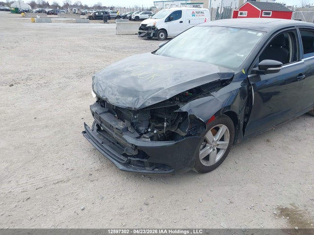 2013 Volkswagen Jetta 2.5l Comfortline/2.5l Sportline მანქანა იყიდება აუქციონზე, vin: 3VWDX7AJ6DM422870, აუქციონის ნომერი: 12597302