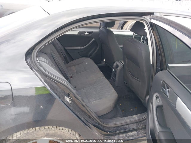 2013 Volkswagen Jetta 2.5l Comfortline/2.5l Sportline მანქანა იყიდება აუქციონზე, vin: 3VWDX7AJ6DM422870, აუქციონის ნომერი: 12597302