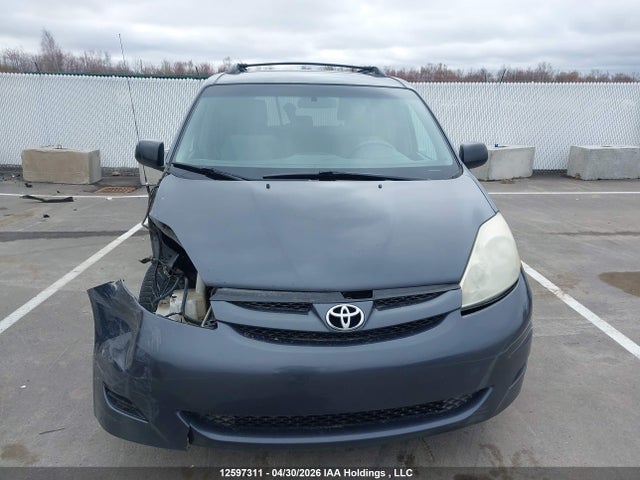 2010 Toyota Sienna Ce/le მანქანა იყიდება აუქციონზე, vin: 5TDKK4CCXAS310932, აუქციონის ნომერი: 12597311