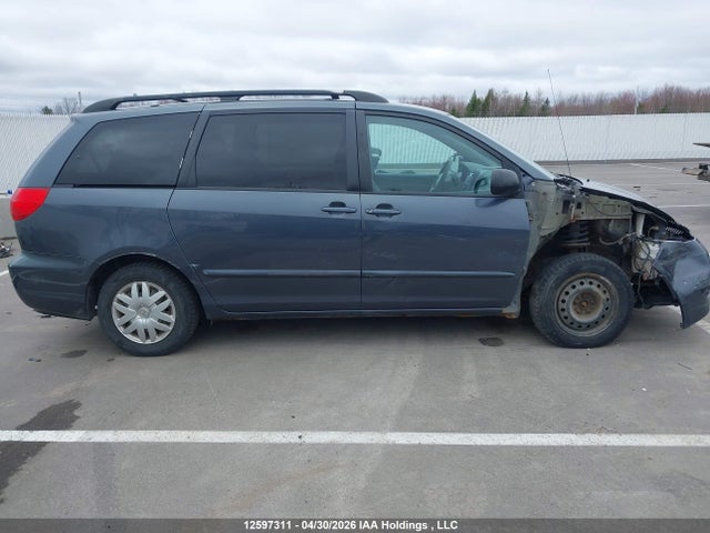 2010 Toyota Sienna Ce/le მანქანა იყიდება აუქციონზე, vin: 5TDKK4CCXAS310932, აუქციონის ნომერი: 12597311