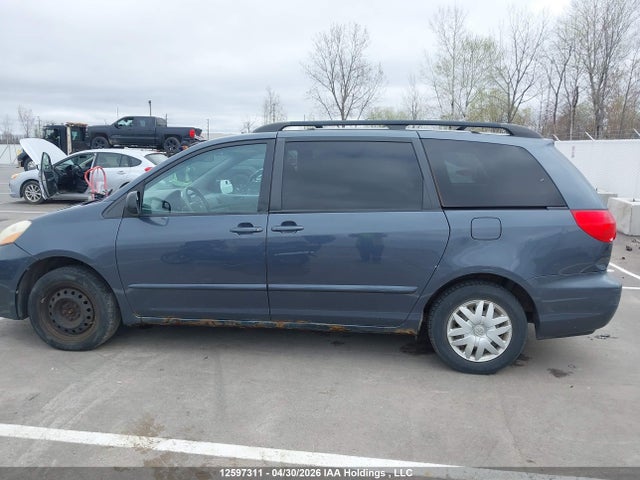 2010 Toyota Sienna Ce/le მანქანა იყიდება აუქციონზე, vin: 5TDKK4CCXAS310932, აუქციონის ნომერი: 12597311