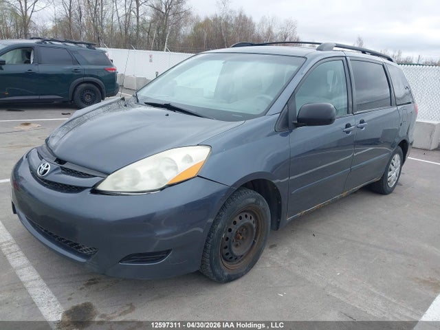 2010 Toyota Sienna Ce/le მანქანა იყიდება აუქციონზე, vin: 5TDKK4CCXAS310932, აუქციონის ნომერი: 12597311