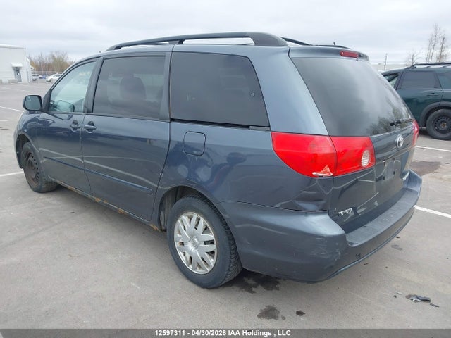 2010 Toyota Sienna Ce/le მანქანა იყიდება აუქციონზე, vin: 5TDKK4CCXAS310932, აუქციონის ნომერი: 12597311