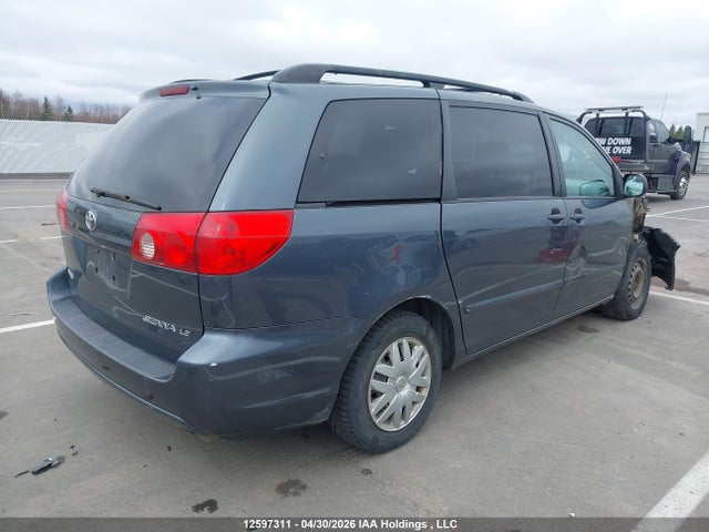 2010 Toyota Sienna Ce/le მანქანა იყიდება აუქციონზე, vin: 5TDKK4CCXAS310932, აუქციონის ნომერი: 12597311