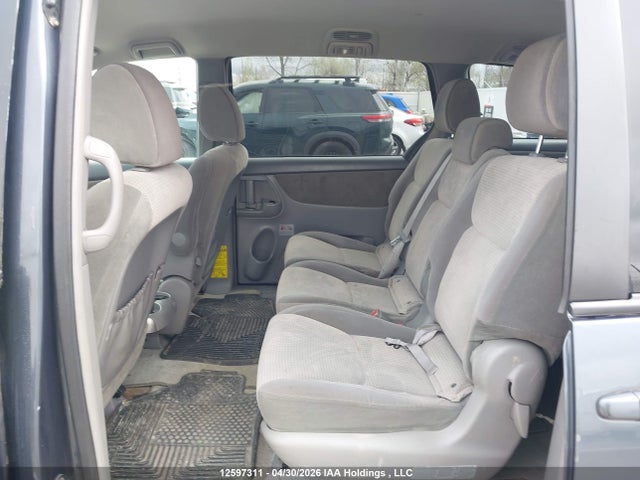 2010 Toyota Sienna Ce/le მანქანა იყიდება აუქციონზე, vin: 5TDKK4CCXAS310932, აუქციონის ნომერი: 12597311