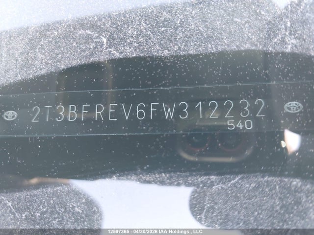 12597365 :رقم المزاد ، 2T3BFREV6FW312232 vin ، 2015 Toyota Rav4 Le مزاد بيع
