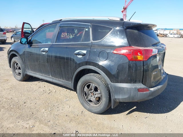 12597365 :رقم المزاد ، 2T3BFREV6FW312232 vin ، 2015 Toyota Rav4 Le مزاد بيع