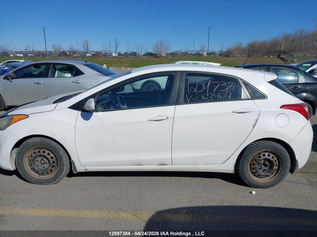 2013 Hyundai Elantra Gt მანქანა იყიდება აუქციონზე, vin: KMHD25LE0DU063464, აუქციონის ნომერი: 12597384
