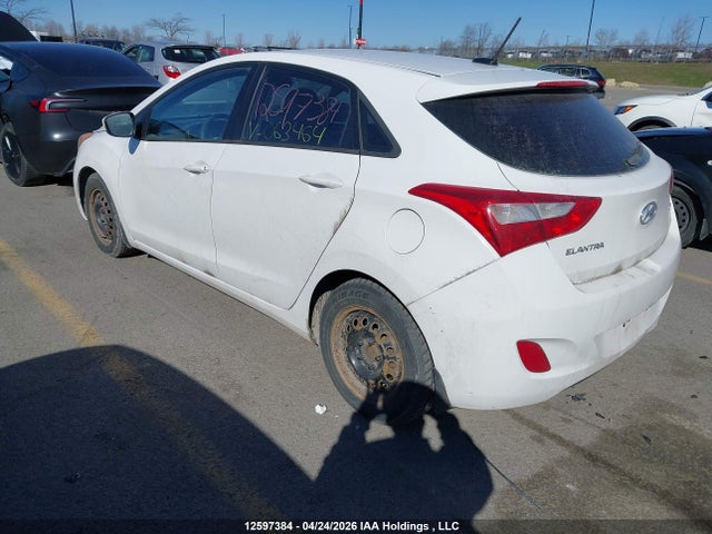2013 Hyundai Elantra Gt მანქანა იყიდება აუქციონზე, vin: KMHD25LE0DU063464, აუქციონის ნომერი: 12597384