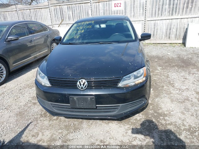 2013 Volkswagen Jetta 2.0l Trendline/2.0l Trendline+ მანქანა იყიდება აუქციონზე, vin: 3VW2K7AJ3DM442256, აუქციონის ნომერი: 12597408