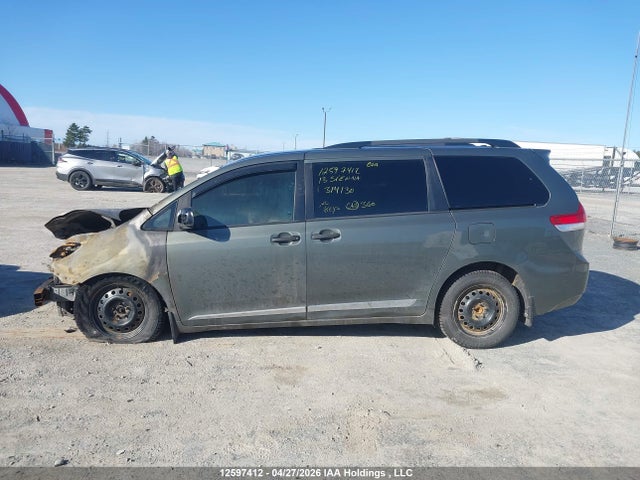 12597412 :رقم المزاد ، 5TDZK3DC0DS314130 vin ، 2013 Toyota Sienna مزاد بيع