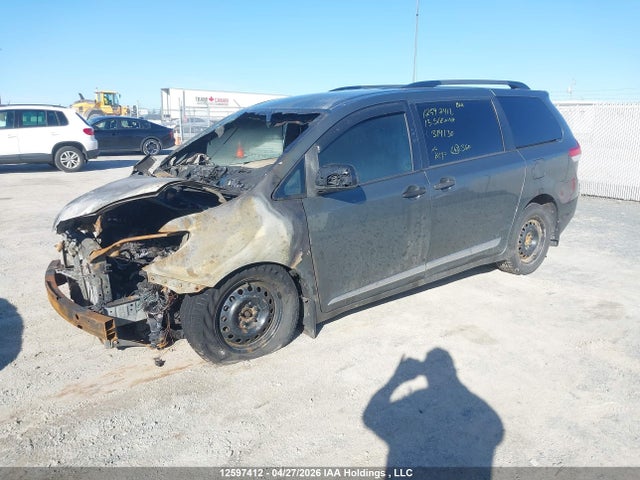 12597412 :رقم المزاد ، 5TDZK3DC0DS314130 vin ، 2013 Toyota Sienna مزاد بيع