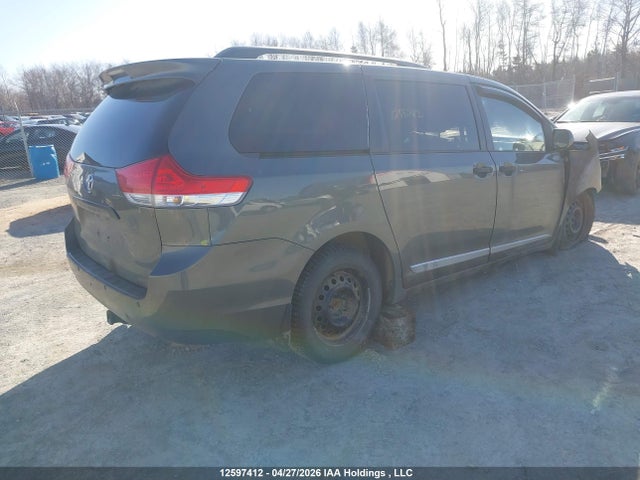 12597412 :رقم المزاد ، 5TDZK3DC0DS314130 vin ، 2013 Toyota Sienna مزاد بيع