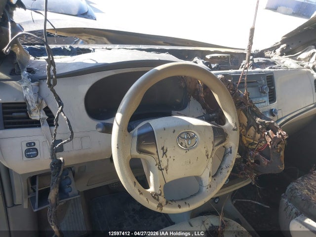 12597412 :رقم المزاد ، 5TDZK3DC0DS314130 vin ، 2013 Toyota Sienna مزاد بيع
