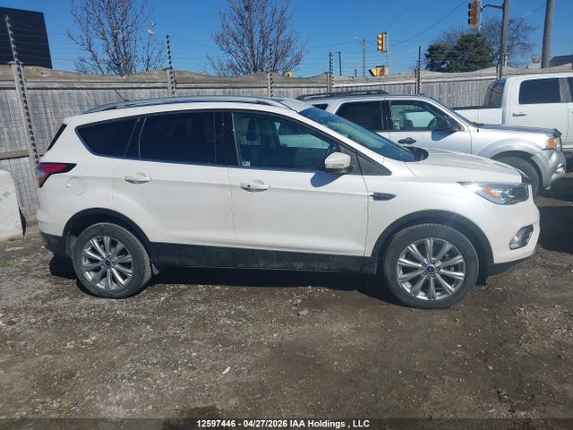 1FMCU9J99JUB17763 Ford Escape Titanium