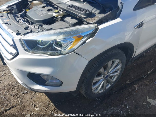 1FMCU9J99JUB17763 Ford Escape Titanium