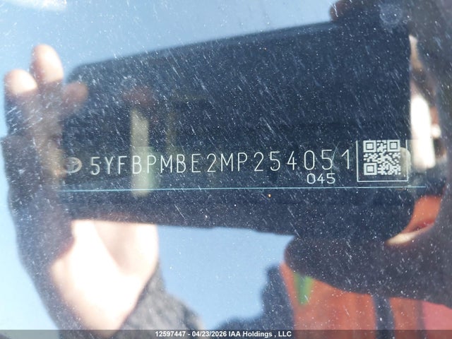12597447 :رقم المزاد ، 5YFBPMBE2MP254051 vin ، 2021 Toyota Corolla مزاد بيع