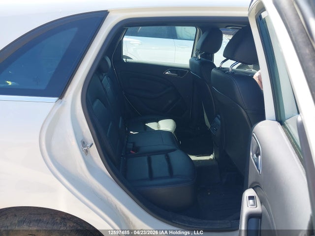 WDDMH4EBXGJ410939 Mercedes-Benz B250