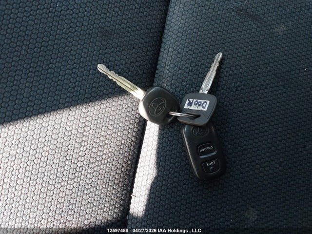 2006 Toyota Matrix Wagon მანქანა იყიდება აუქციონზე, vin: 2T1KR32E96C561692, აუქციონის ნომერი: 12597488