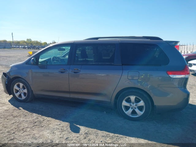 2012 Toyota Sienna Le V6 მანქანა იყიდება აუქციონზე, vin: 5TDKK3DC5CS177542, აუქციონის ნომერი: 12597491