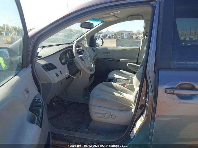 2012 Toyota Sienna Le V6 მანქანა იყიდება აუქციონზე, vin: 5TDKK3DC5CS177542, აუქციონის ნომერი: 12597491