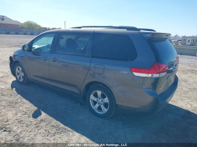 2012 Toyota Sienna Le V6 მანქანა იყიდება აუქციონზე, vin: 5TDKK3DC5CS177542, აუქციონის ნომერი: 12597491