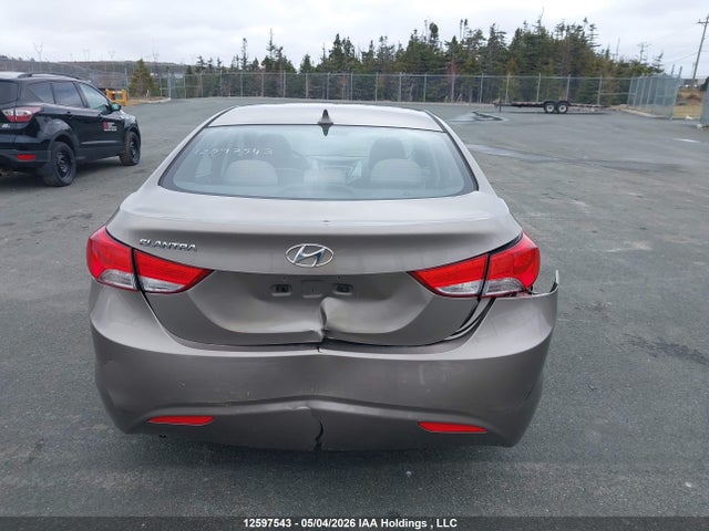 2013 Hyundai Elantra Gls/limited მანქანა იყიდება აუქციონზე, vin: 5NPDH4AE5DH259197, აუქციონის ნომერი: 12597543