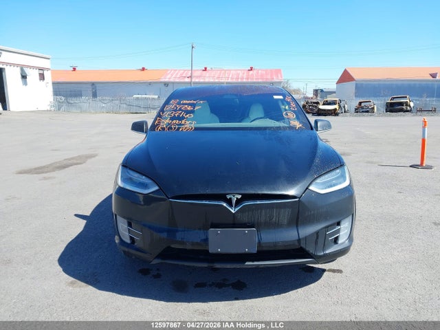 12597867 :رقم المزاد ، 5YJXCBE2XJF137140 vin ، 2018 Tesla Model X مزاد بيع