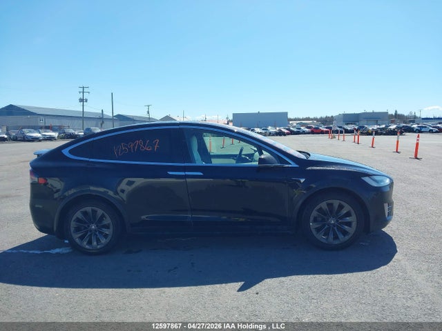 12597867 :رقم المزاد ، 5YJXCBE2XJF137140 vin ، 2018 Tesla Model X مزاد بيع
