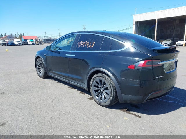 12597867 :رقم المزاد ، 5YJXCBE2XJF137140 vin ، 2018 Tesla Model X مزاد بيع