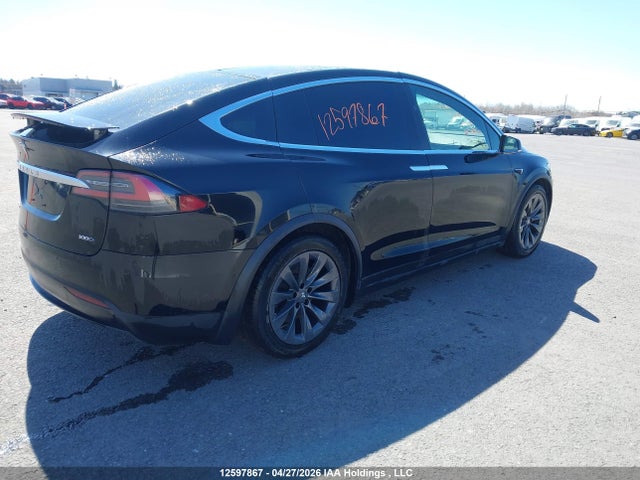 12597867 :رقم المزاد ، 5YJXCBE2XJF137140 vin ، 2018 Tesla Model X مزاد بيع