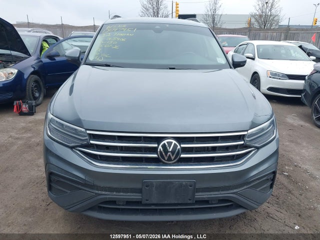 3VV2B7AX5NM068906 Volkswagen Tiguan