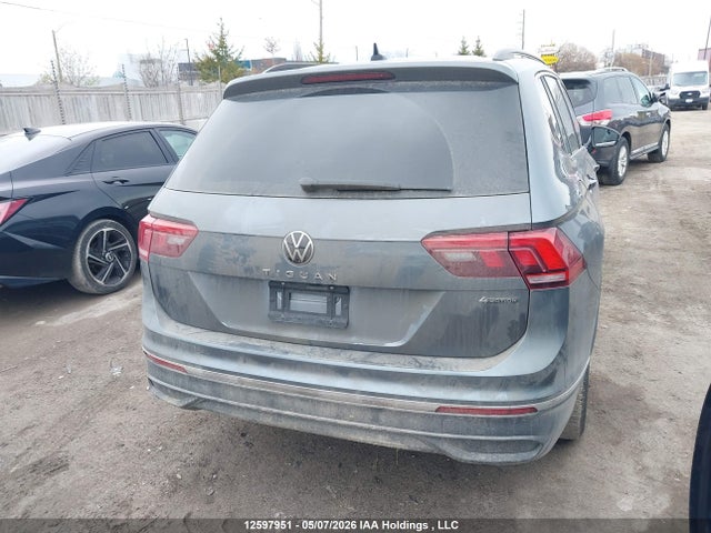 3VV2B7AX5NM068906 Volkswagen Tiguan