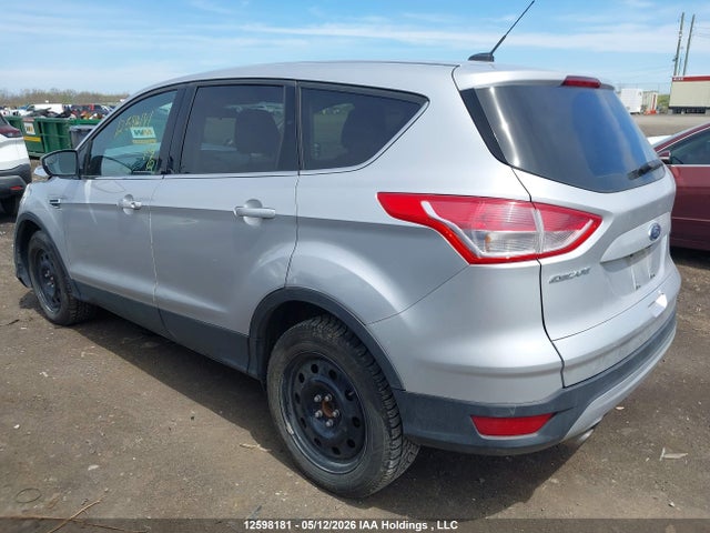 1FMCU0GX0FUB76015 Ford ESCAPE SE