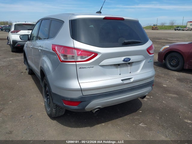 1FMCU0GX0FUB76015 Ford ESCAPE SE
