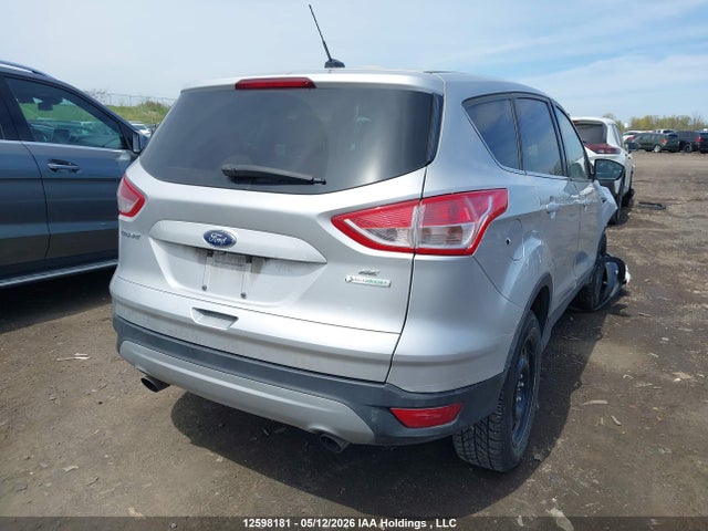1FMCU0GX0FUB76015 Ford ESCAPE SE