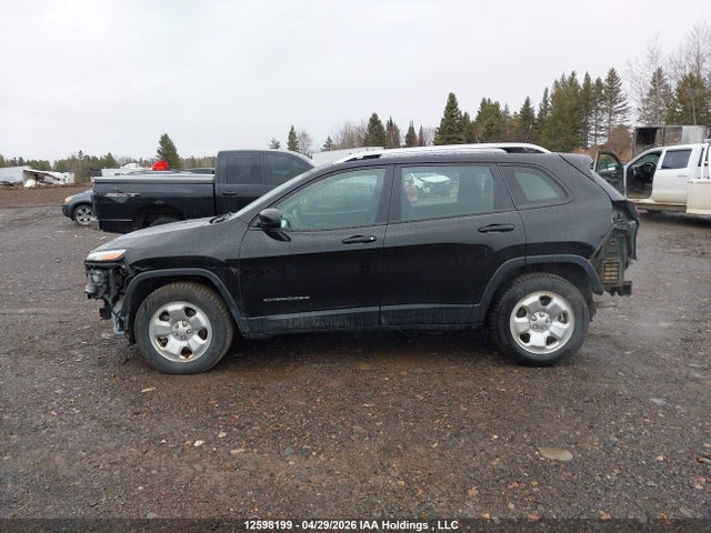 1C4PJMAS2HW555320 Jeep Cherokee Sport