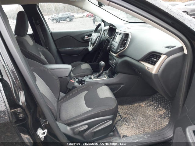 1C4PJMAS2HW555320 Jeep Cherokee Sport