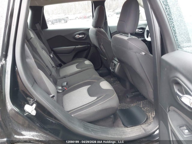 1C4PJMAS2HW555320 Jeep Cherokee Sport