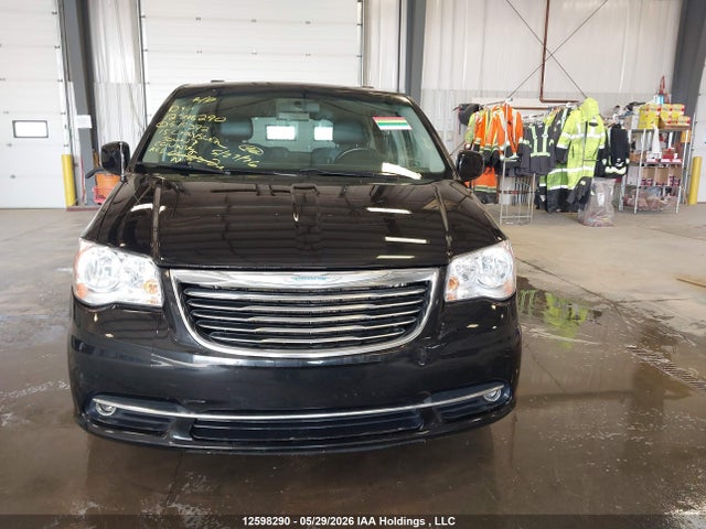 2015 Chrysler Town & Country Touring L მანქანა იყიდება აუქციონზე, vin: 2C4RC1CG6FR519372, აუქციონის ნომერი: 12598290