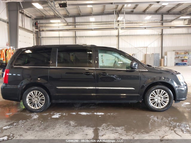 2015 Chrysler Town & Country Touring L მანქანა იყიდება აუქციონზე, vin: 2C4RC1CG6FR519372, აუქციონის ნომერი: 12598290