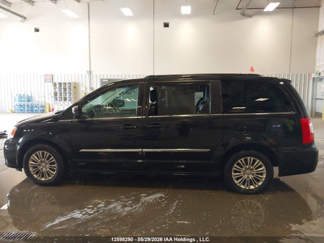 2015 Chrysler Town & Country Touring L მანქანა იყიდება აუქციონზე, vin: 2C4RC1CG6FR519372, აუქციონის ნომერი: 12598290