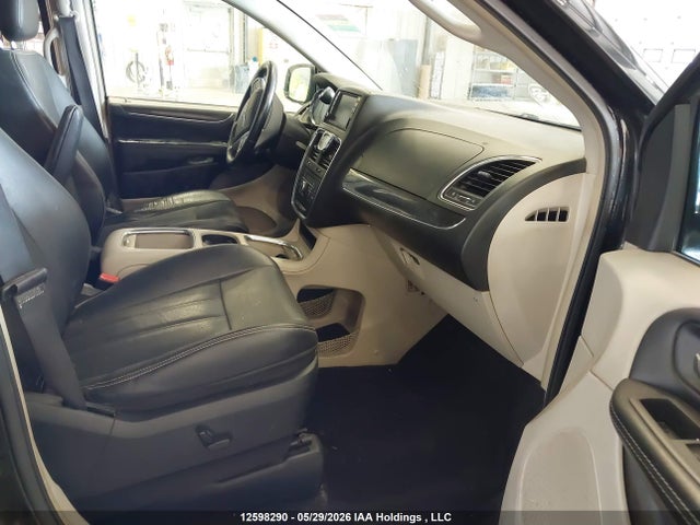 2015 Chrysler Town & Country Touring L მანქანა იყიდება აუქციონზე, vin: 2C4RC1CG6FR519372, აუქციონის ნომერი: 12598290