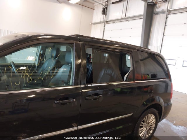 2015 Chrysler Town & Country Touring L მანქანა იყიდება აუქციონზე, vin: 2C4RC1CG6FR519372, აუქციონის ნომერი: 12598290