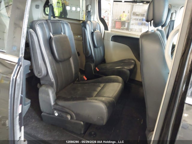 2015 Chrysler Town & Country Touring L მანქანა იყიდება აუქციონზე, vin: 2C4RC1CG6FR519372, აუქციონის ნომერი: 12598290