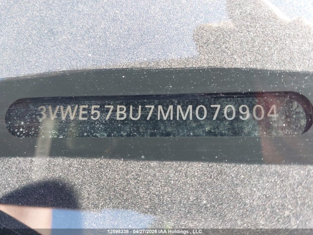 12598338 :رقم المزاد ، 3VWE57BU7MM070904 vin ، 2021 Volkswagen Jetta مزاد بيع