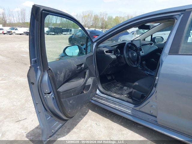 12598339 :رقم المزاد ، 5YFBPMBE2NP296639 vin ، 2022 Toyota Corolla Le مزاد بيع